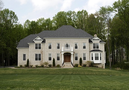 Luxury Virginia suburban home on large lot listed for sale with flat fee mls listing service